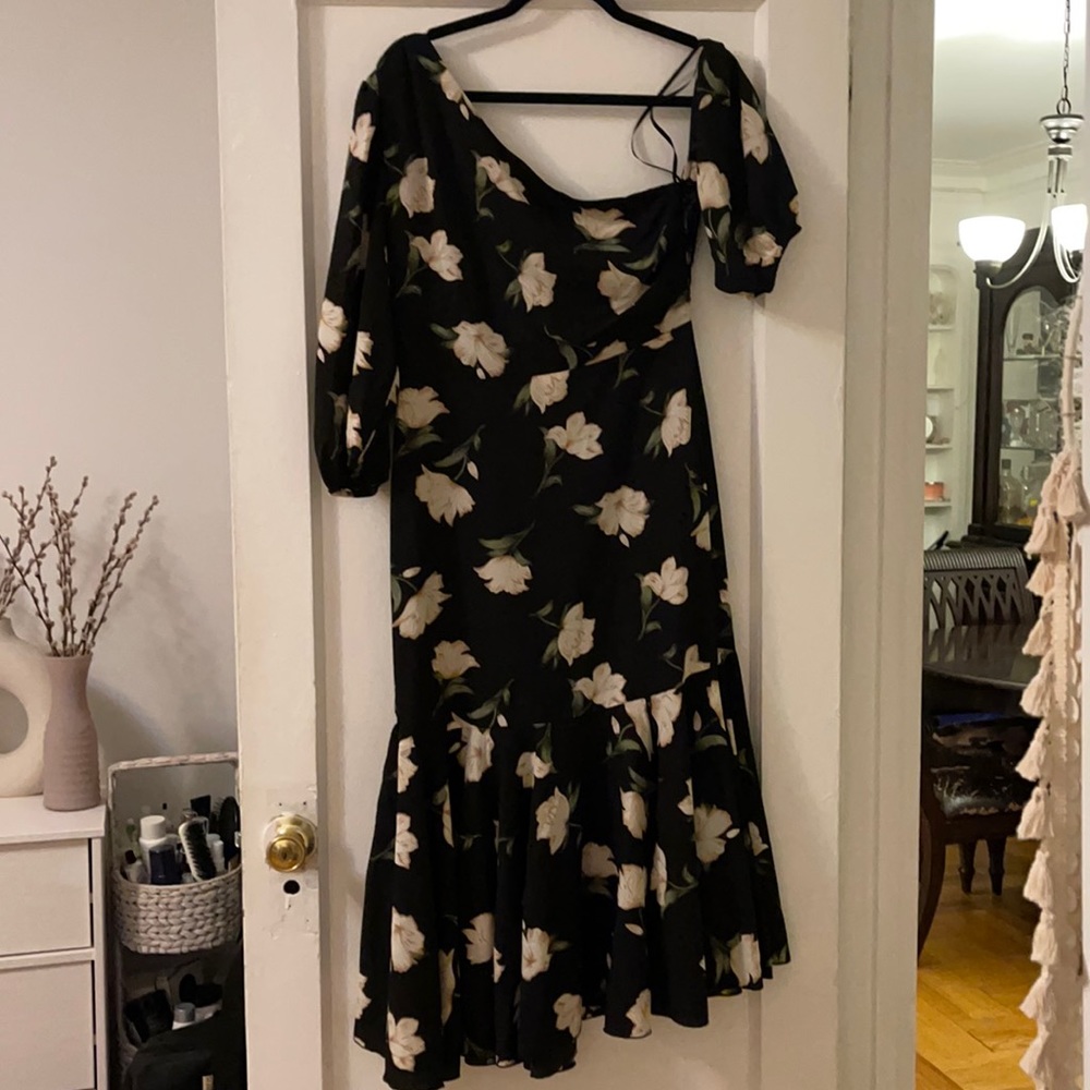 Lulu’s Black Floral Print Asymmetrical Midi Dress